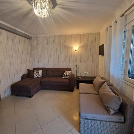 Iro Apartments Néa Péramos Bagian luar foto