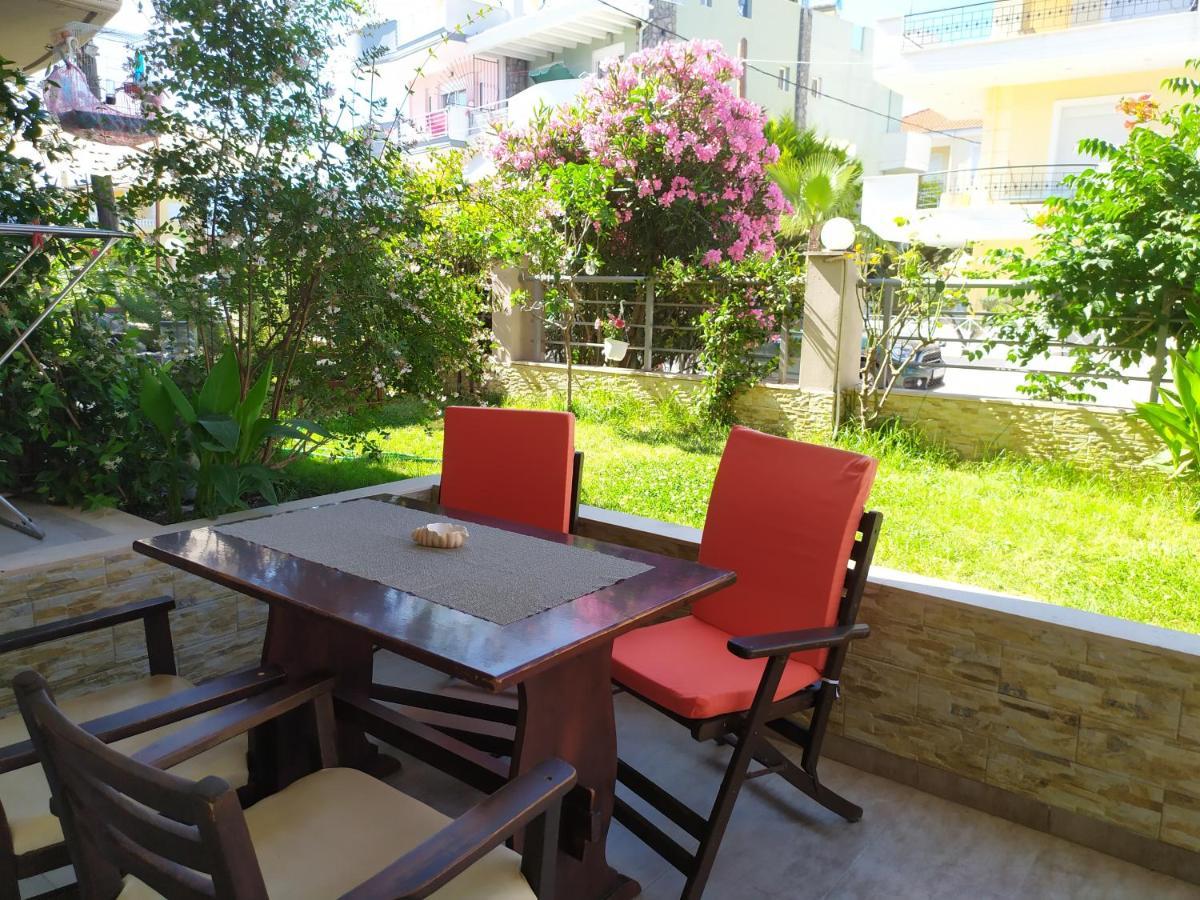 Iro Apartments Néa Péramos Bagian luar foto