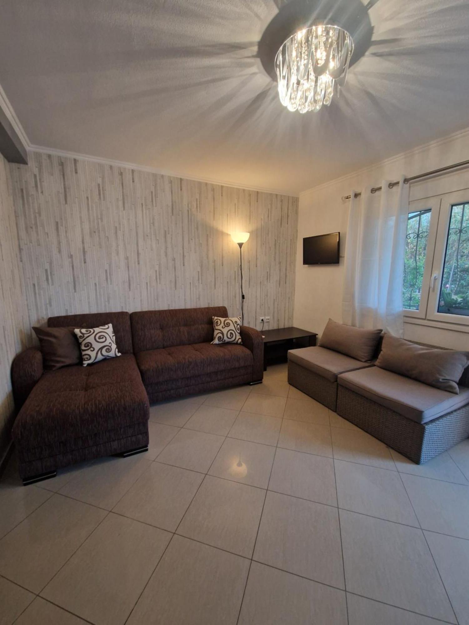 Iro Apartments Néa Péramos Bagian luar foto